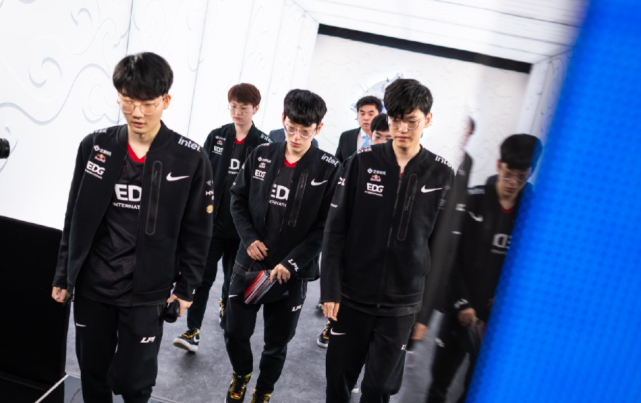 多场比赛中 多场比赛中