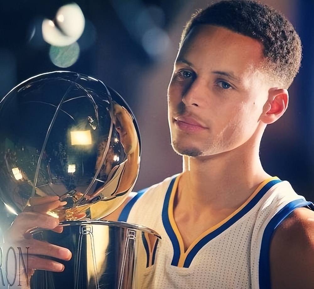 指控其与奥 指控其与奥