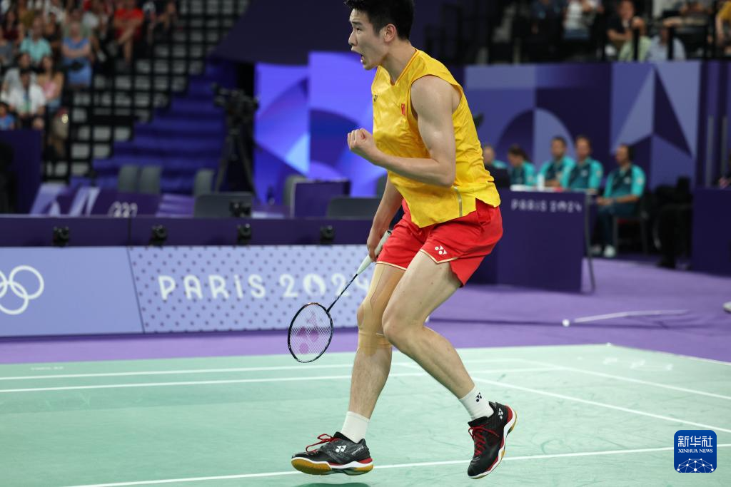 以压倒性的 以压倒性的